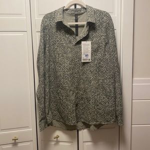 NWT Men’s Lululemon Long sleeve button up shirt